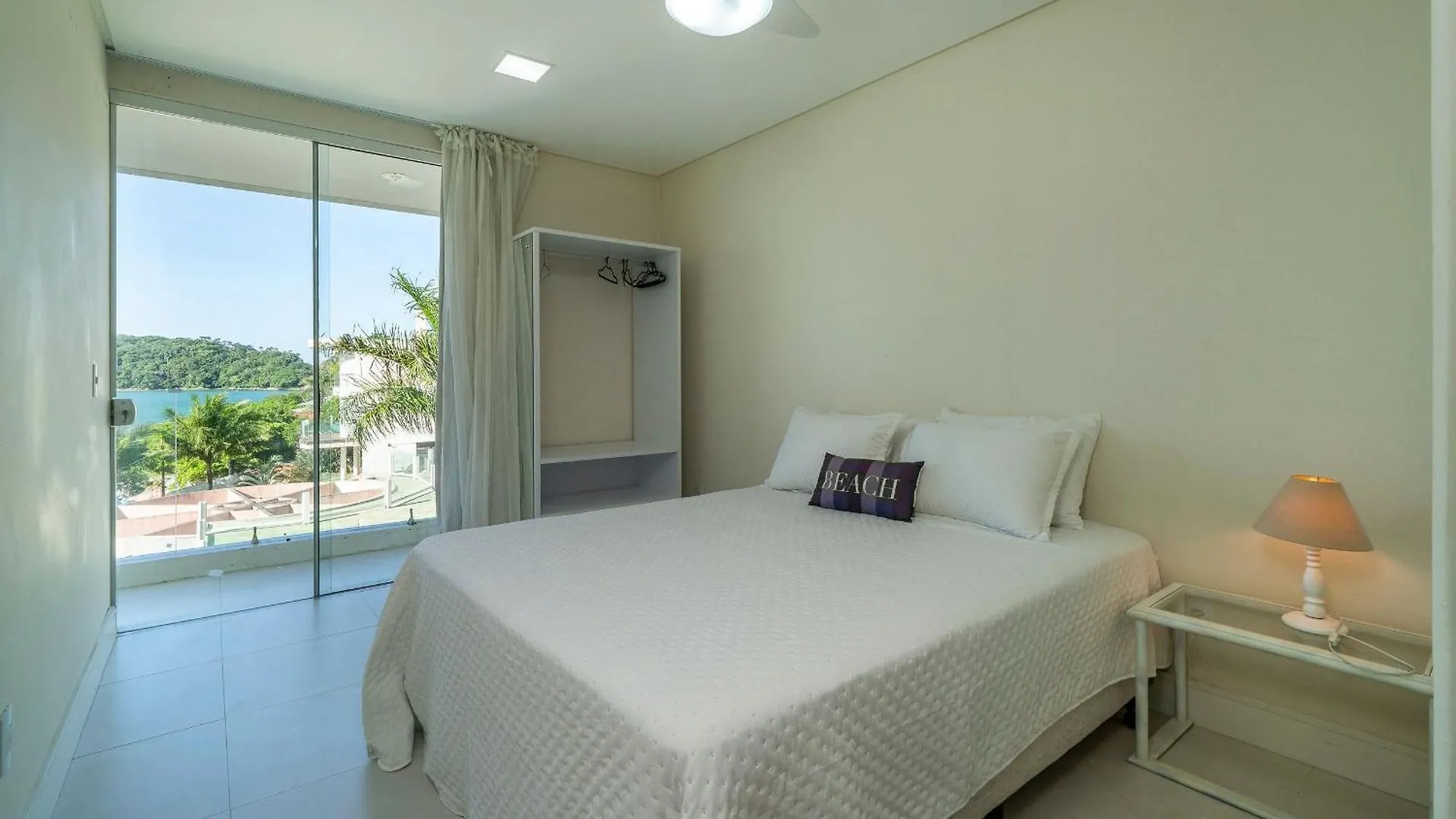 Hébergement de vacances Casa Com 4 Suites Sendo Vista Mar Bombinhas Brésil